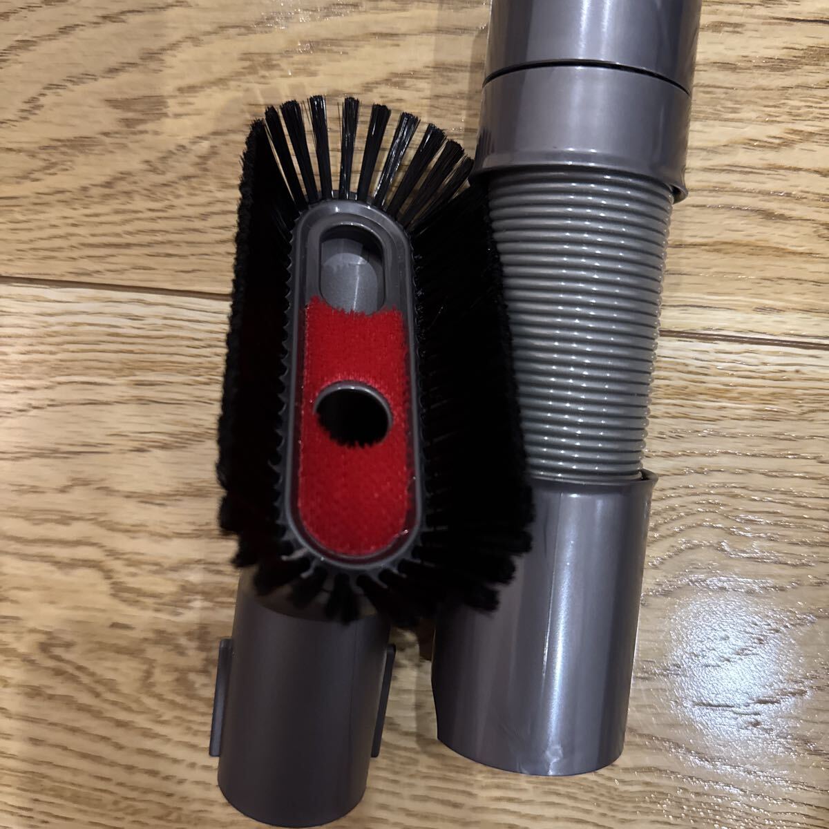 新品　未使用　【洗浄清掃品】dyson 延長ホース ソフトブラシノズル 2点セット_3