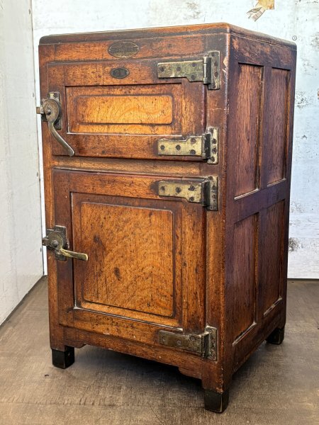 レトロ 冷蔵庫 氷の値段と価格推移は？｜1件の売買データからレトロ