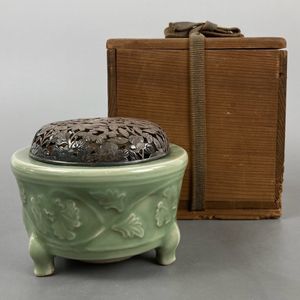 龍泉窯青磁三足香炉の値段と価格推移は？｜3件の売買データから龍泉窯