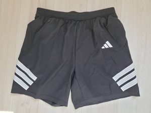Adidas JE5673 アイコン スリーストライプス ショーツ / ハーフパンツ レスミルズ bodyco