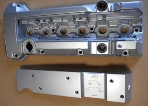 ☆W124 M104 シリンダーヘッドカバー プラグカバー　社外品ガスケット 再塗装品　E280/E3