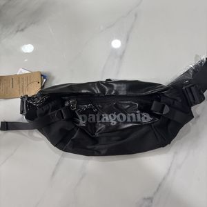ブラックホール　 patagonia ウエストポーチ ボディバッグ パタゴニア 黒