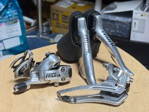 希少 シルバー RIVAL 2x10s 3点セット フード新品 SRAM