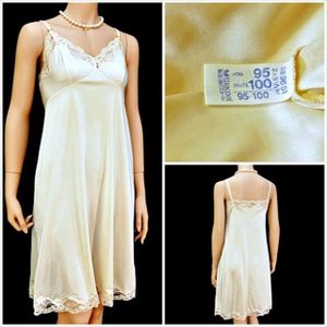 CE7-E67☆//Wacoalワコール♪バスト95㎝のグラマラスサイズ♪伸縮性有*スリップ※一番安