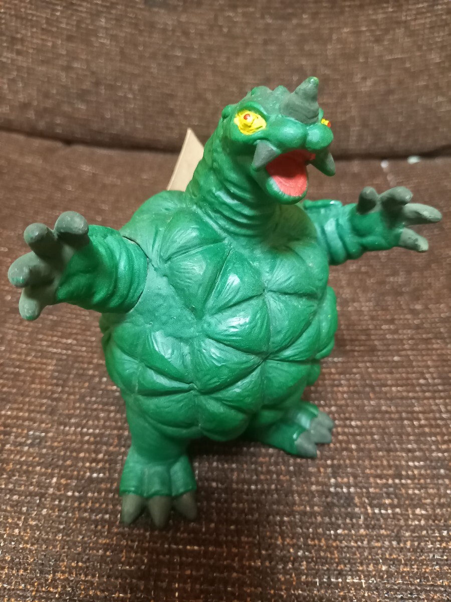 台湾 亀甲獣 無版権 パチ怪獣 ソフビ 当時物 戦闘王 タグ付 バンダイ