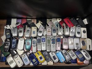 ガラケー ジャンク まとめのYahoo!オークション(旧ヤフオク!)の相場