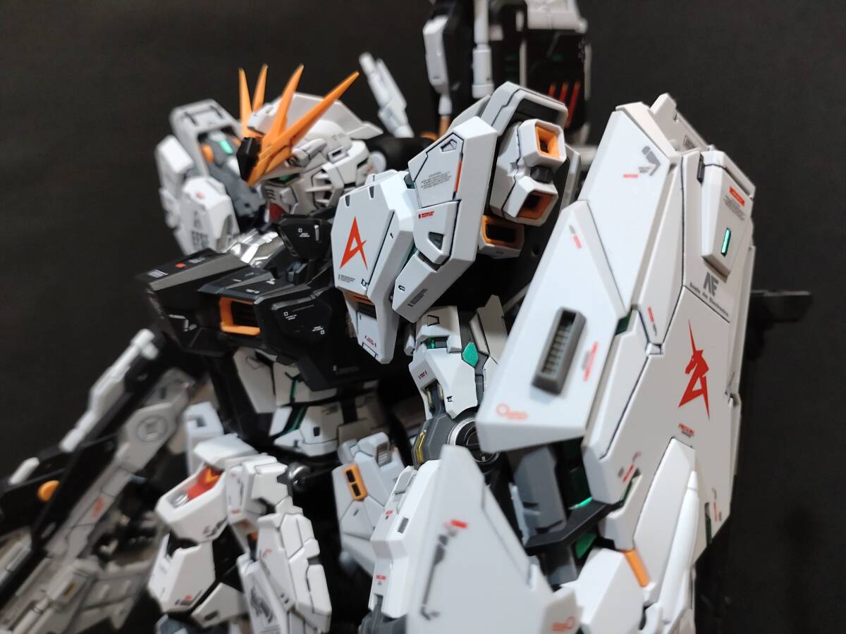1/100 ニューガンダム 改修塗装済完成品 ガンプラ完成品 νGUNDAM PG MG RG HG 1/100 RX-93 νガンダム Ver.Ka ニューガンダム 改修塗装