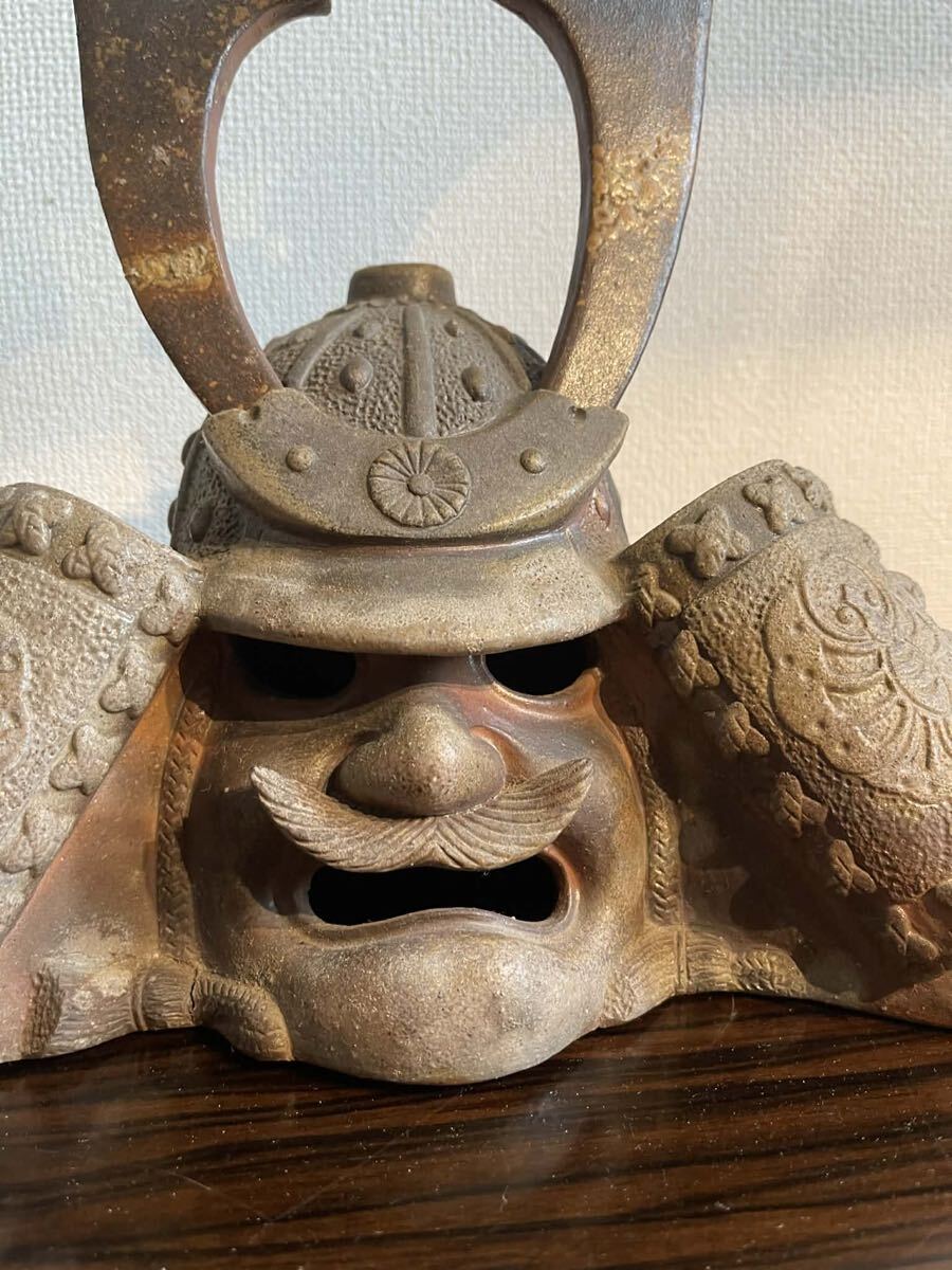名工 小西陶古 作 備前焼 兜 共箱 栞付 陶印有 古武士の風格 重厚な土