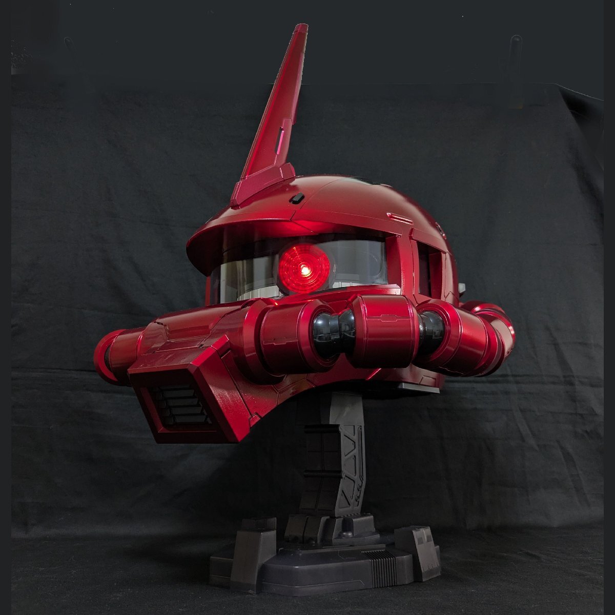 ◇ MS-06S【 シャア専用ザク 等身大 ヘルメット】 オート可動 モノアイ