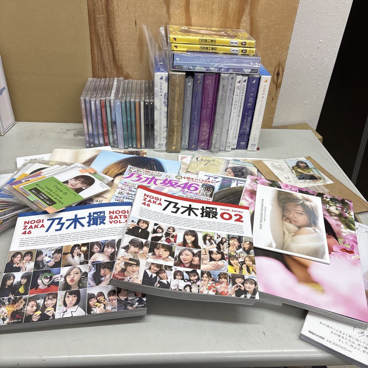 乃木坂46写真集の値段と価格推移は？｜11件の売買データから乃木坂46