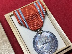 日本赤十字社章の値段と価格推移は？｜3件の売買データから日本赤十字
