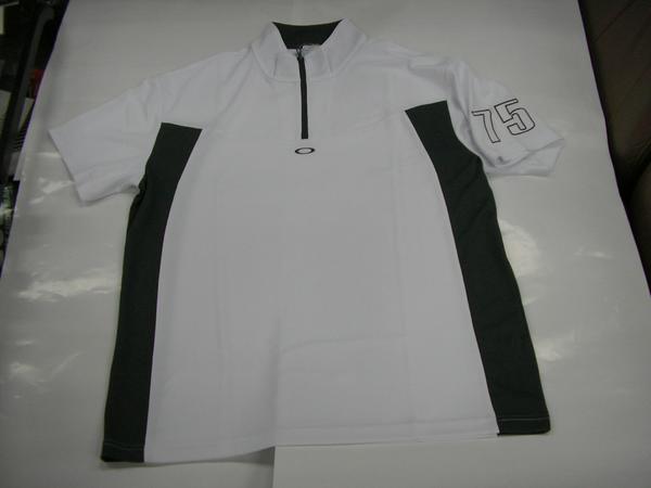 オークリー　1枚限定！　ＯＡＫＬＥＹ　新品！ジップモック半袖