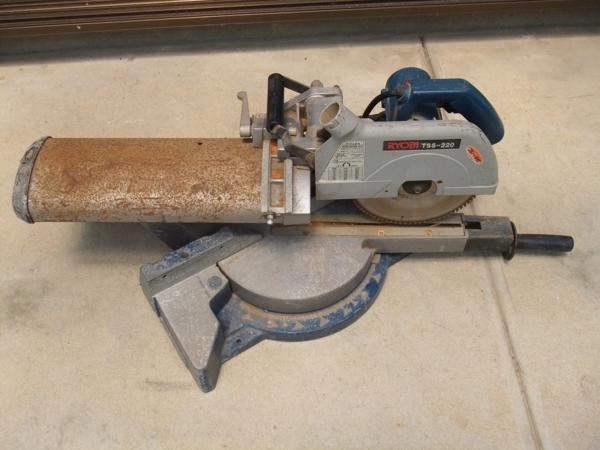 033】リョービ RYOBI 220mm 卓上 スライドマルノコ TSS-220(丸のこ 