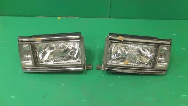 旧車　Ｃ３２系　ローレル　左右ヘッドライト