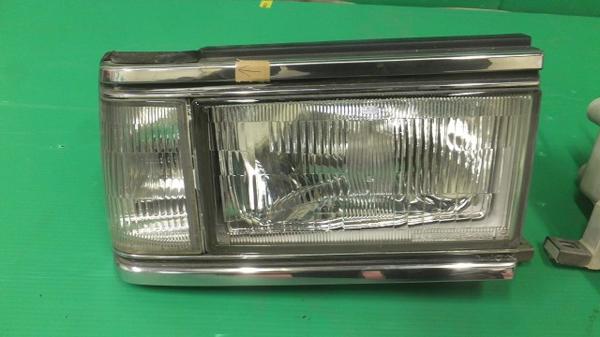 旧車　Ｃ３２系　ローレル　左右ヘッドライト