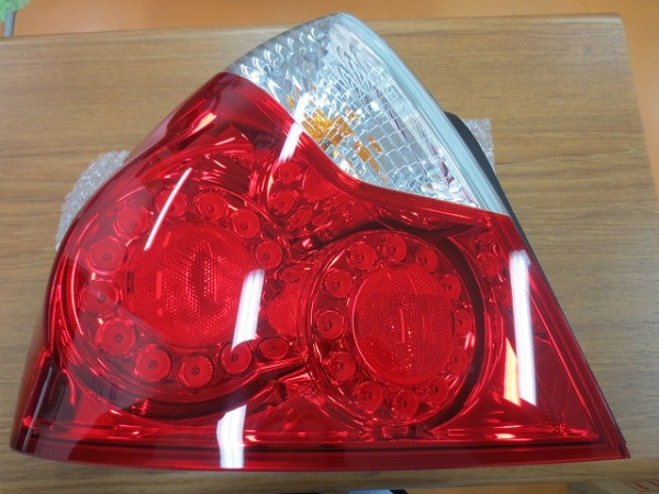 フーガ Y50 前期 左テール (新車外し) R436　遊園