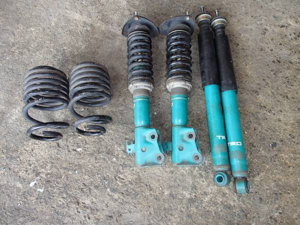 ヴィッツ　ＮＣＰ１３　ＴＲＤ車高調