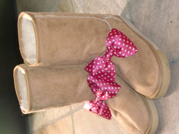 美品アースマジック★ピンクリボンベージュブーツ24