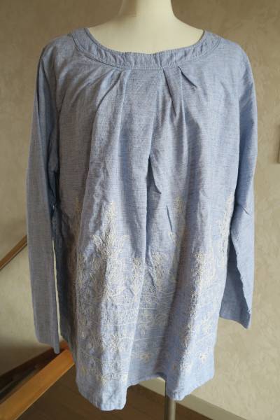 送料無料！フェリシモ▲サニークラウズ▲すそに刺繍トップス