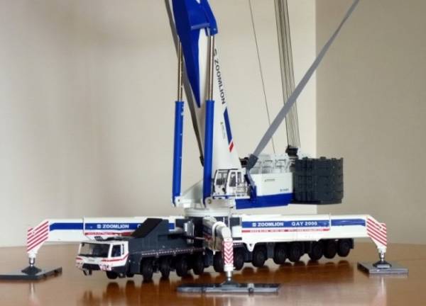 新品未開封 ZOOMLION 1/50 移動式クレーン QAY-2000(建設車両、作業車