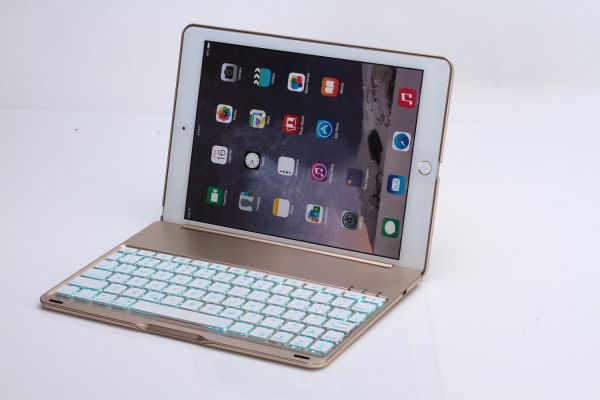 iPad air2 ７色バックライト　キーボード付ケース ゴールド限定