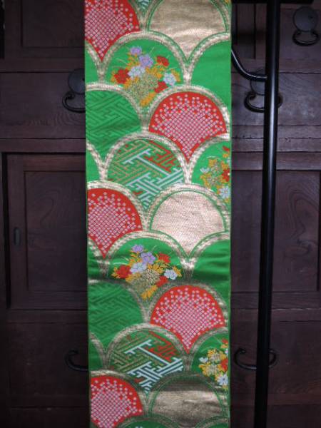 W5698■古布　女児祝い帯　緑色地に金白朱赤青海波■