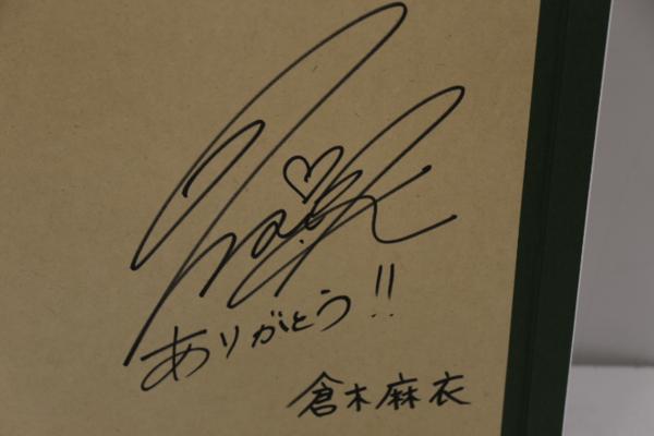 カンボジアプロジェクト】倉木麻衣サイン入り写真4 rfp1003(倉木麻衣