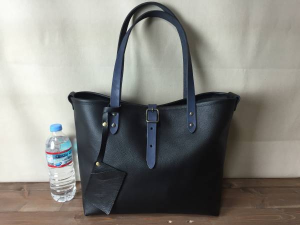 上質 もっちり ハンドメイド レザー トート 黒 持手 ヌメ 厚手