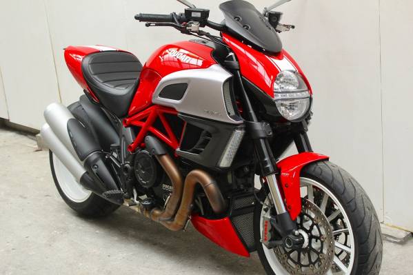 数量限定 Diavel ディアベル ストライプ ABS H25式 生産終了色 / 検有(ドゥカティ)｜売買されたオークション情報、yahooの商品情報をアーカイブ公開 - オークファン ドゥカティ