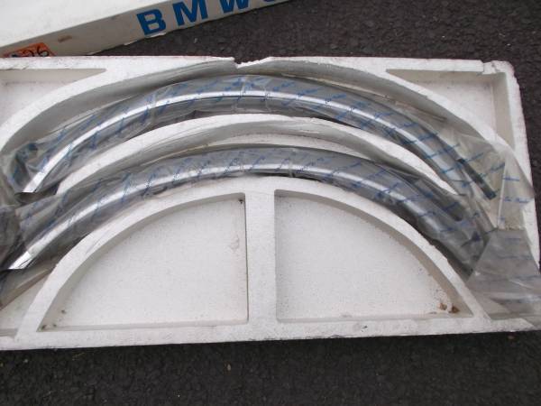 ★BMW　3シリーズ　E30　フェンダートリム　新品