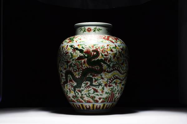 明　五彩龍鳳紋罐