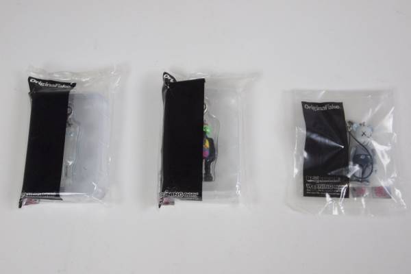 KAWS キーホルダー ３体セットI 新品/カウズ オリジナルフェイク