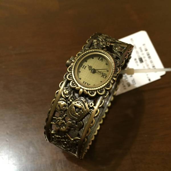 (axes femme)新品タグ付き！メルヘンバングル時計！