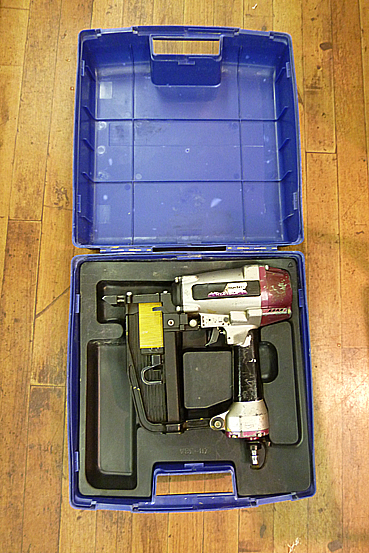 動作OK 兼松 フローリングタッカー KTZ-1150F フロアタッカー