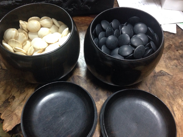 時代物 田村蔵 本蛤那智黒石碁石 共箱 黒檀 総体重さ2400g 煎茶