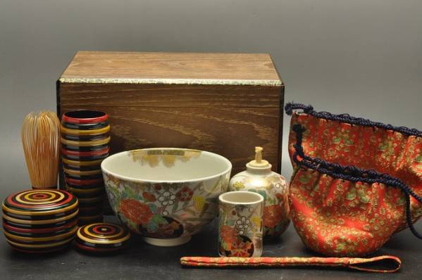 桑茶箱セット　蒔絵　独楽文様棗　香合　仕覆　振出　茶道具