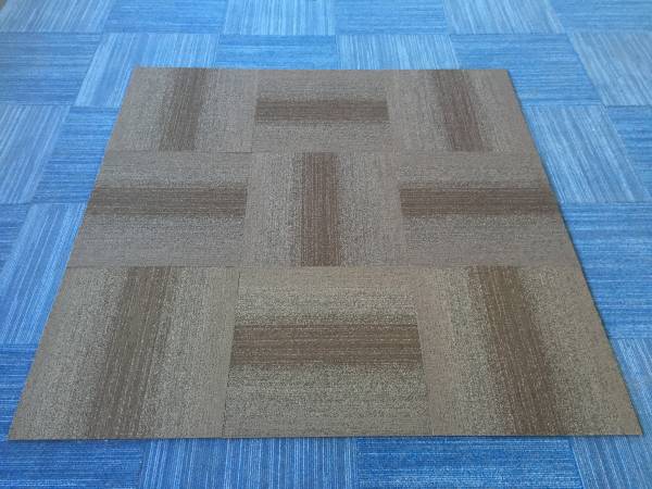 ヨーロッパ製タイルカーペット80枚　M2921