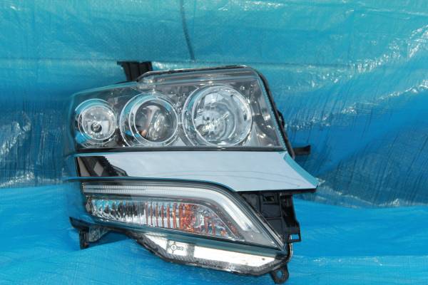 N BOXカスタム　右ヘッドライト