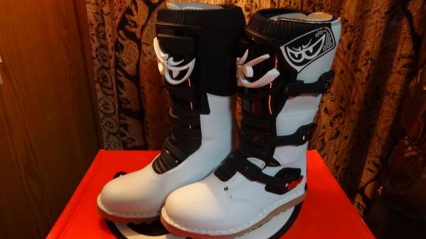 BERIK トライアルブーツ　新品未使用　サイズ42（26.5）　売切り