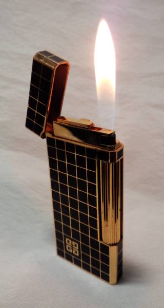 送料無料 GIVENCHY ジバンシー 2000 ６ヶ月保障付き ライター