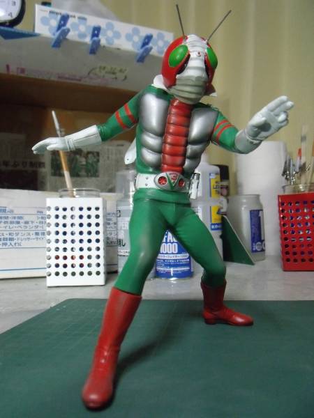 海洋堂「仮面ライダーＶ３」1/8ソフビ　組・塗装済み完成品