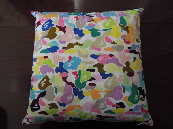 レア 美品 BAPE クッション 限定 マルチカラー カモ柄 NIGO