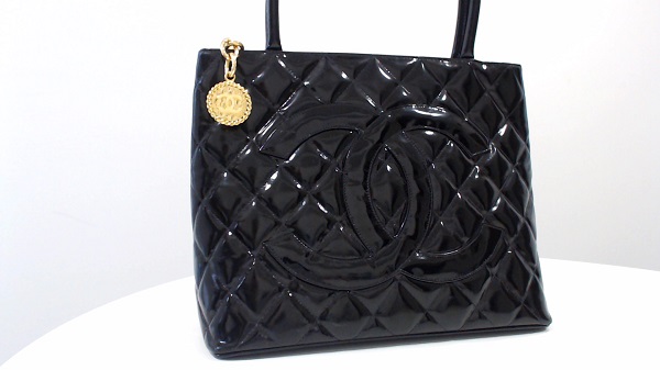 1円美品☆シャネル☆エナメル　復刻トート　黒　G金具