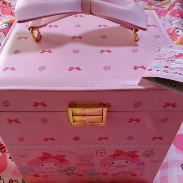 新品タグ付きレア☆マイメロディコスメBOXいちご１０８００円