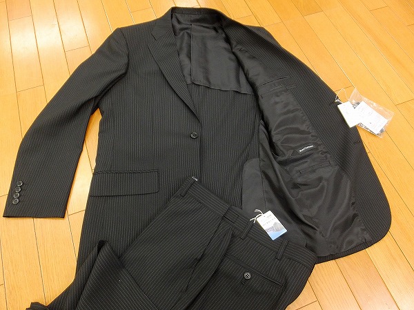 SS398 MARIO ESPERANZA新品黒ストライプ2釦ノータックスーツY5