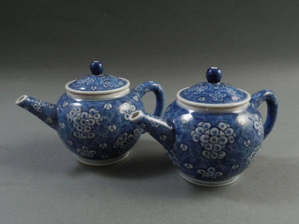 【茶】煎茶道具　井上春峰作　染付総梅花図《急須》一対