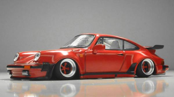 京商1/64改ポルシェ911ターボ（930）ローダウン深リム 1⁄64 0