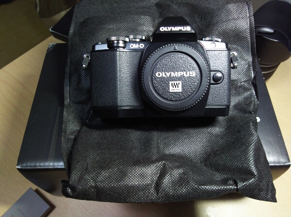 OLYMPUS E-M10 body
