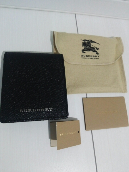 新品BURBERRY バーバリー レザー 二つ折り財布 ロゴ大きめ黒