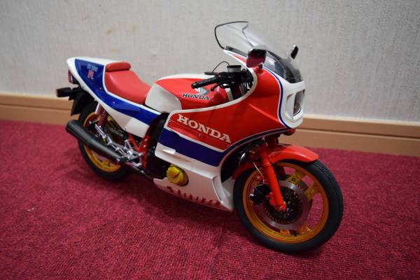 オートアート 1/6 CB1100R Honda 【公式通販】